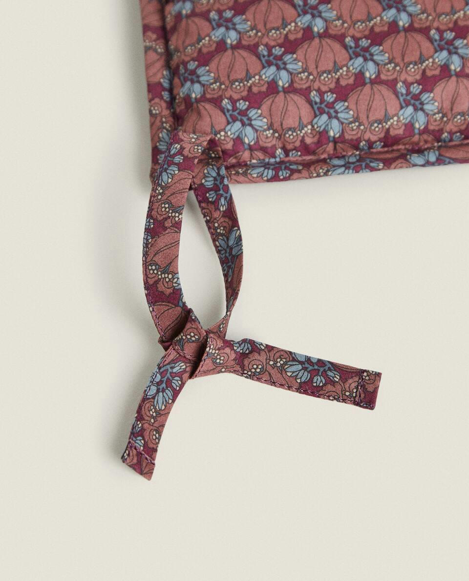 Organizador infantil feito com tecido Liberty