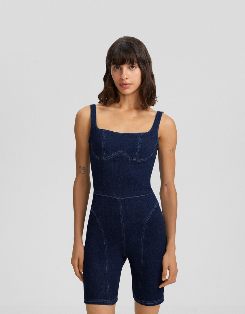 Macacão jeans justo com alças