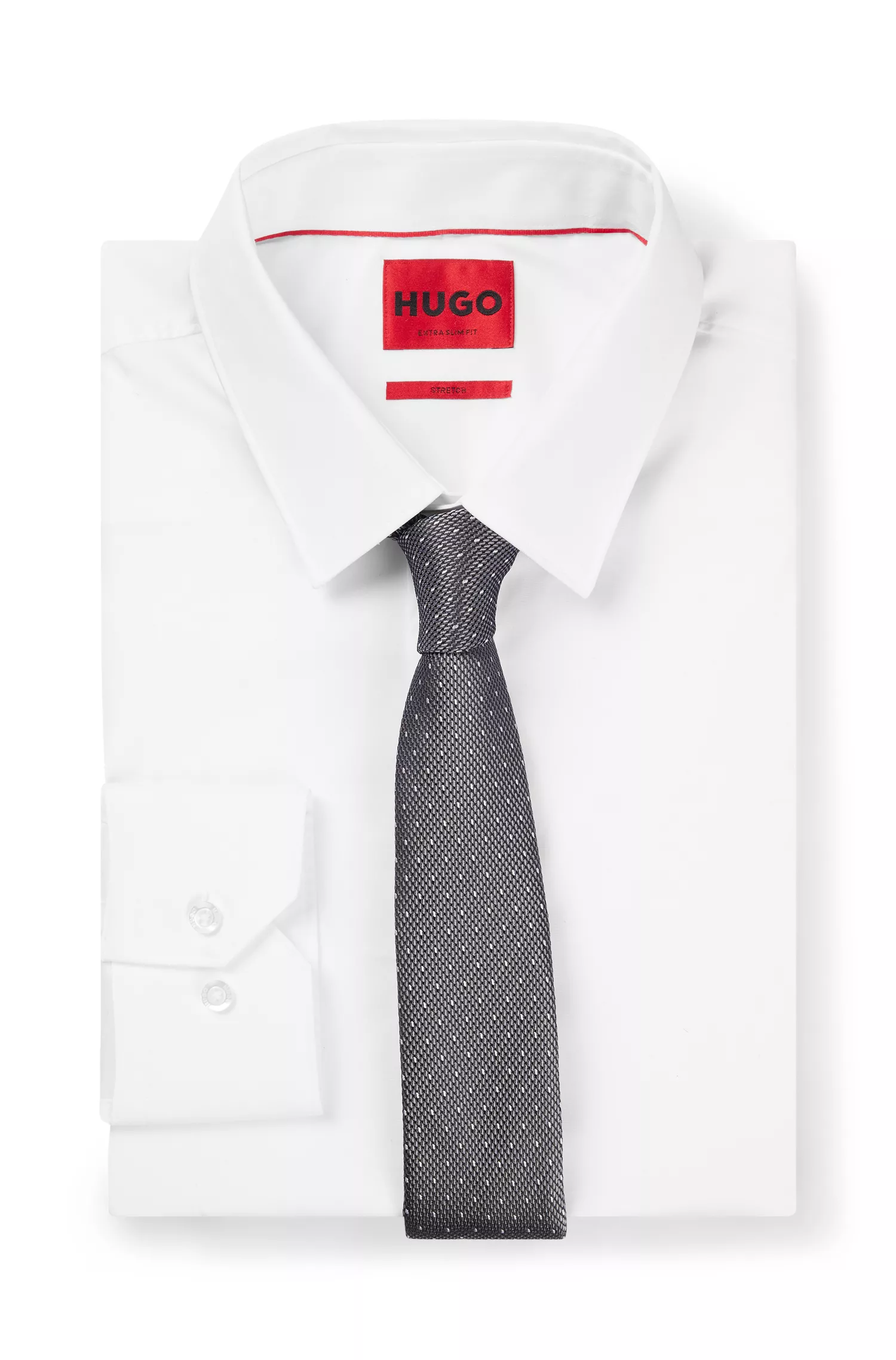 Gravata HUGO com padrão de bolinhas vermelhas em jacquard de seda.
