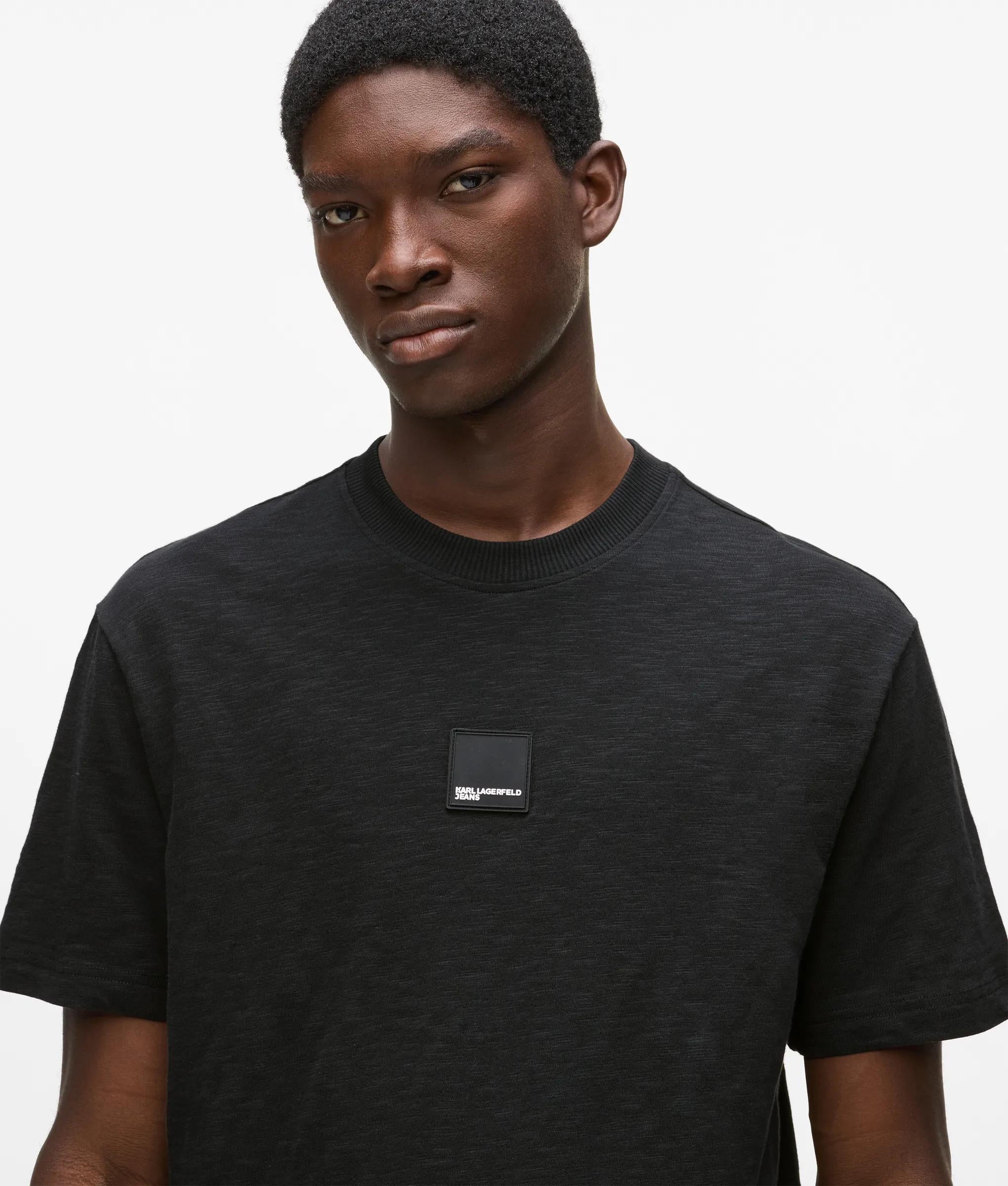 T-shirt met gebogen zoom
