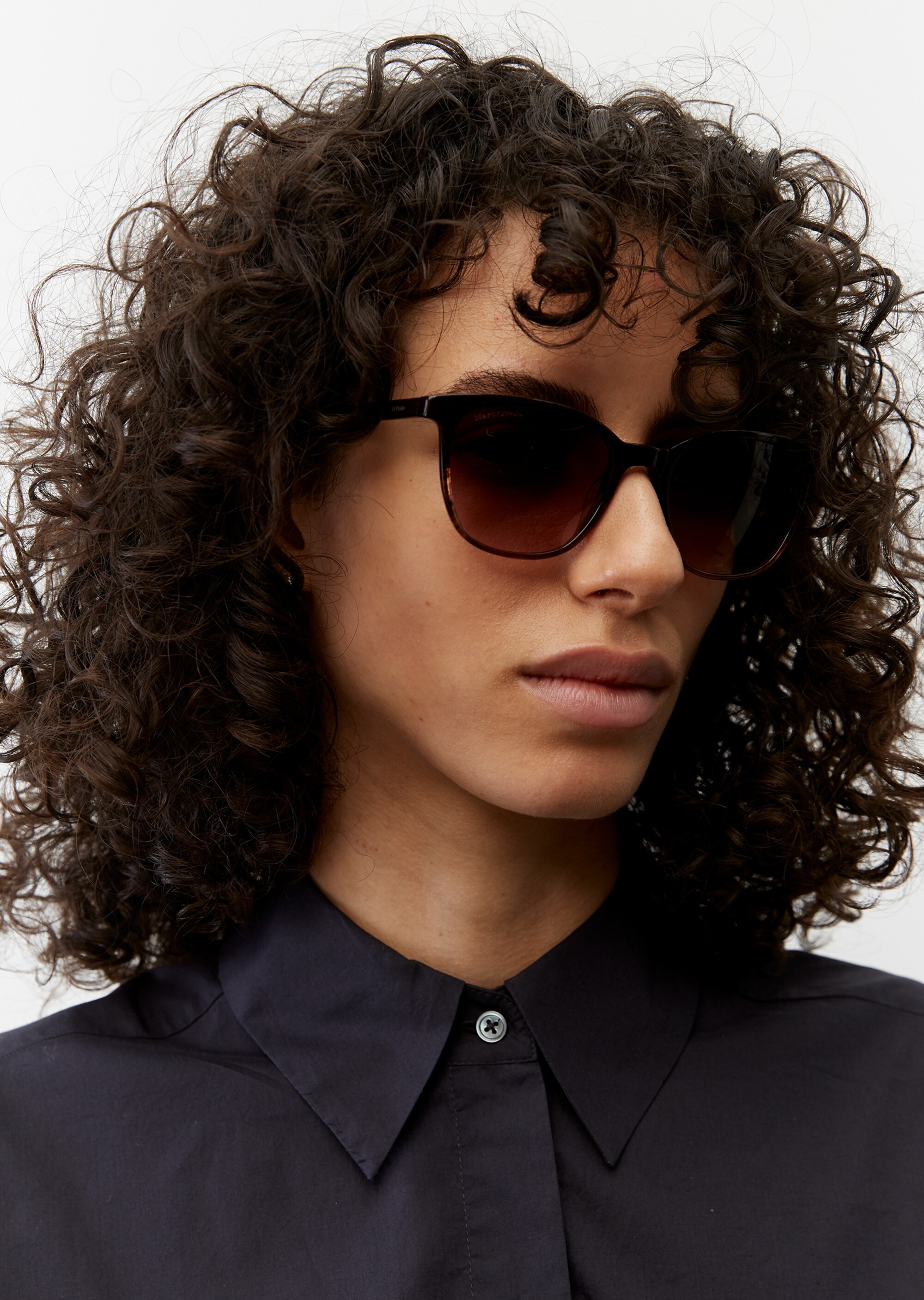 Damen-Sonnenbrille mit getönten Gläsern