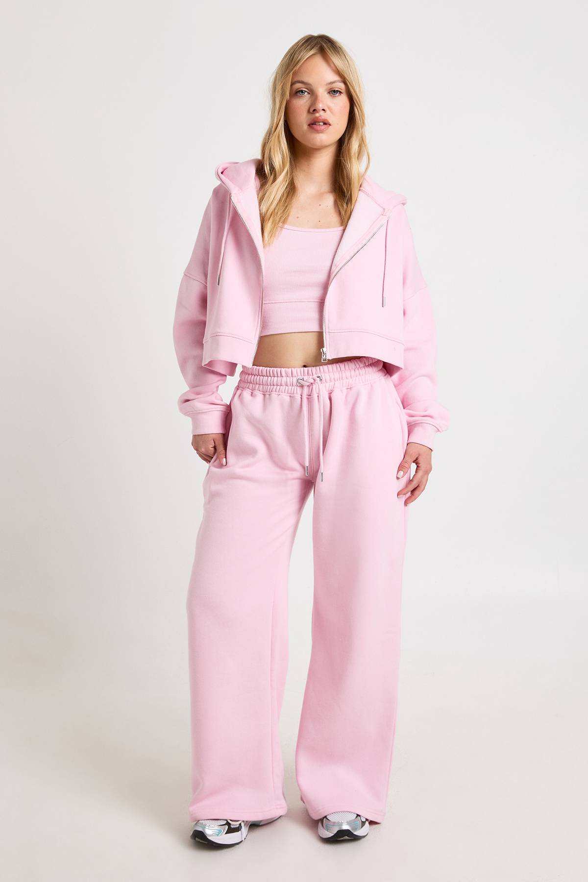 boohoo Ensemble De Survêtement À Casynthétiqueche 3 Pièces Avec Crop Top À Ourlet Profond Petite Taille