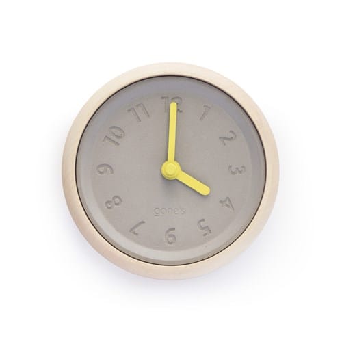 Toupie - horloge bois aiguilles jaunes