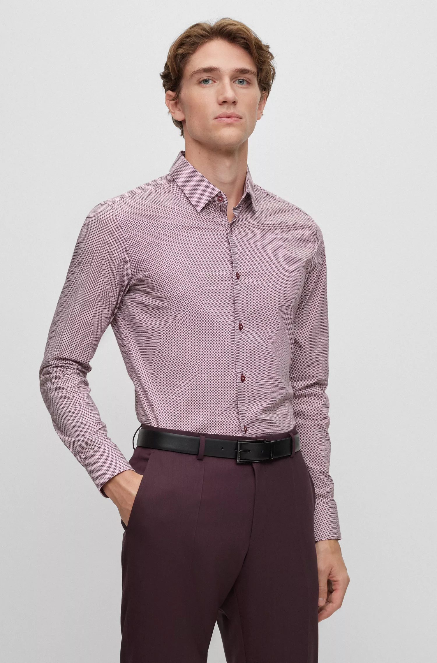 Camisa BOSS preta de corte slim em algodão elástico estampado.