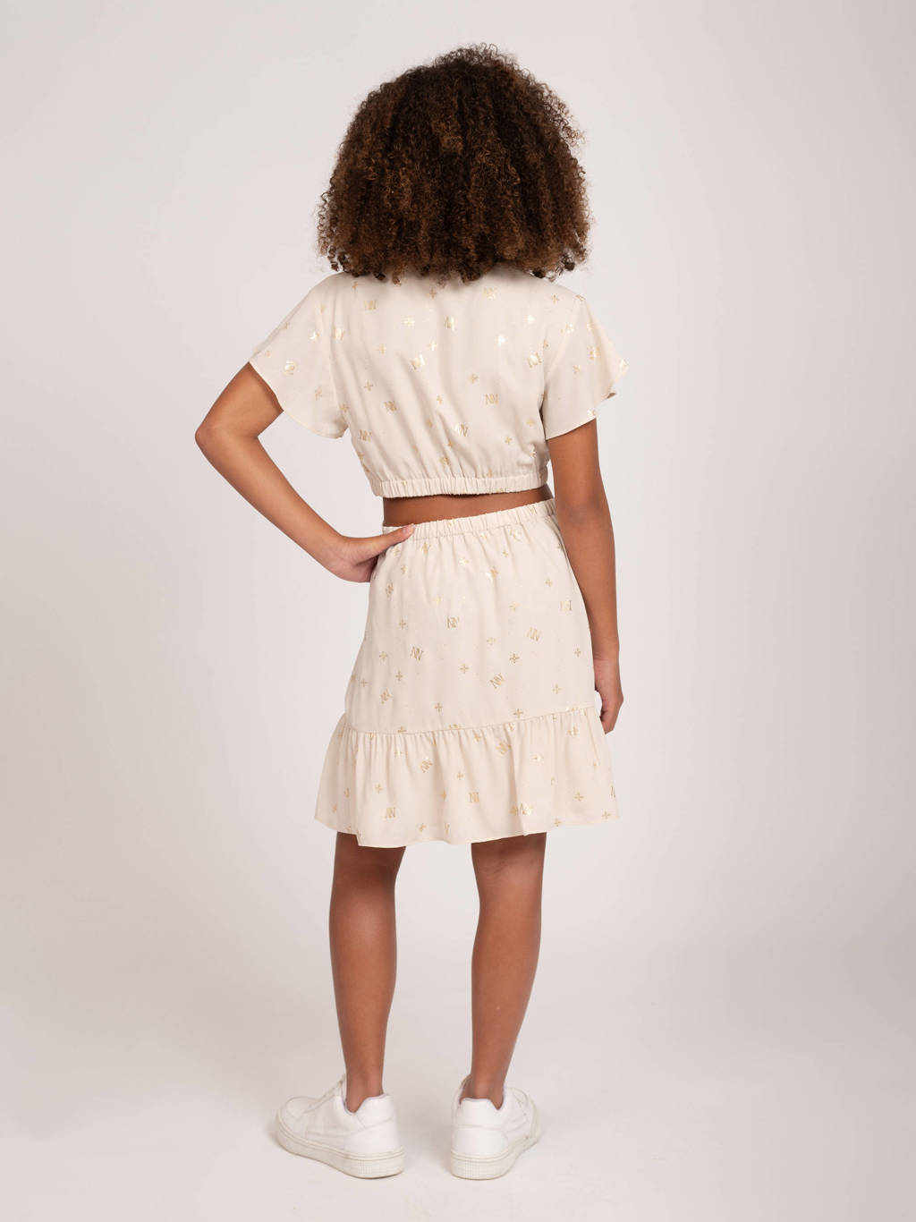 NIK&NIK jurk Shiva met all over print en volant beige/goud