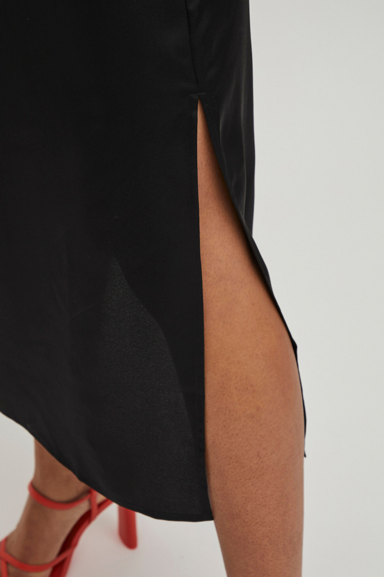 Vestido longo de cetim sem alças