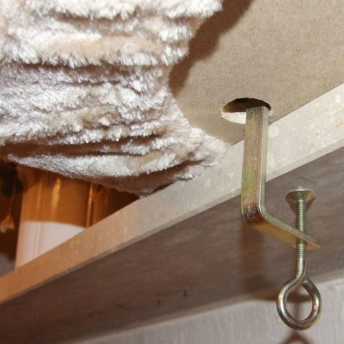 Cama bege para gatos para janela