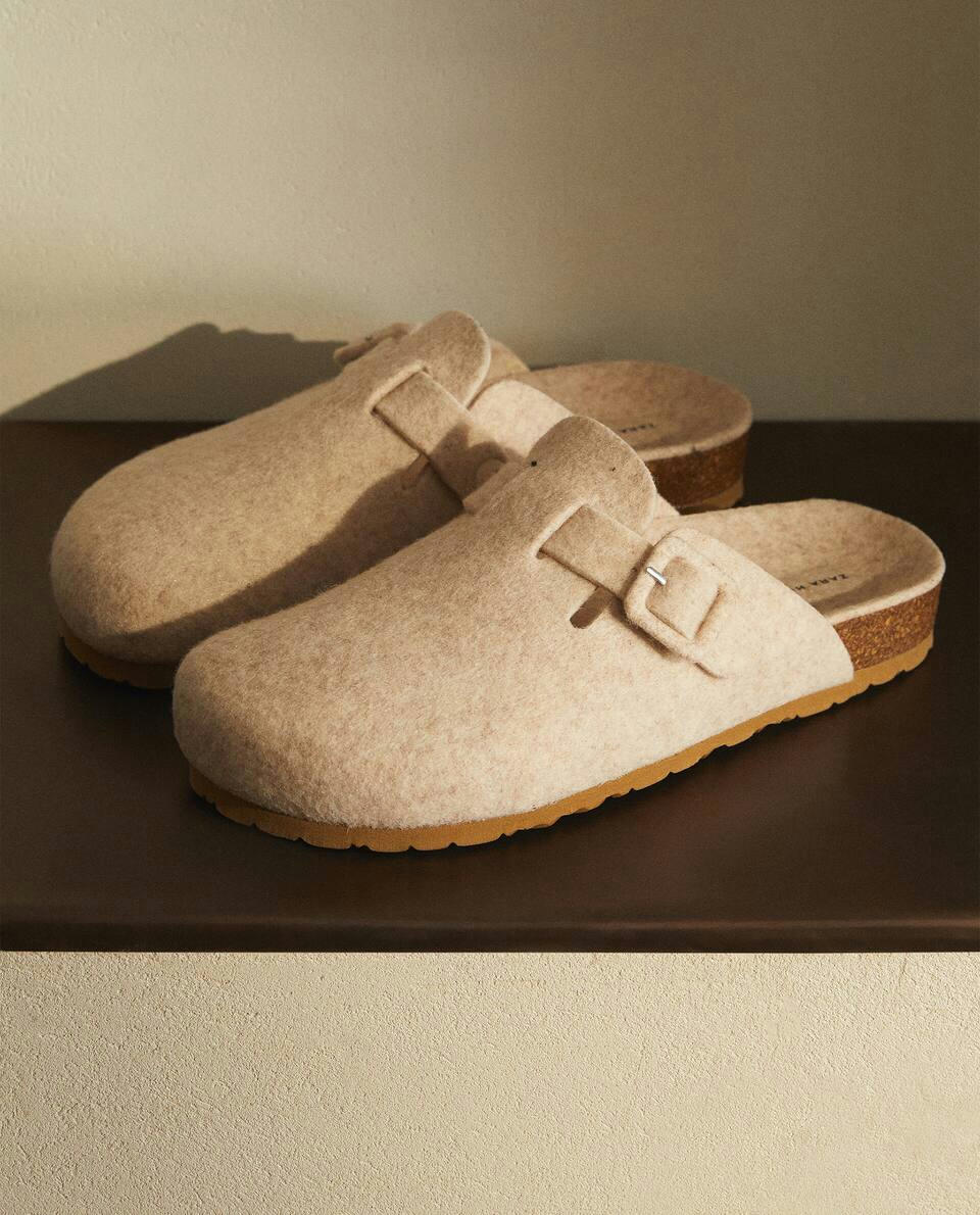 Chinelo Mule de feltro com fivela revestida