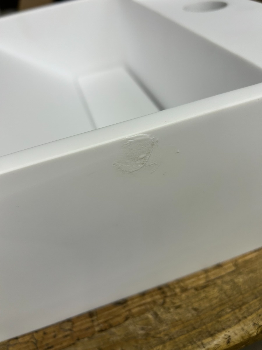 SCHADEMODEL: Mueller Viggo fontein solid surface 30x28x12,5cm mat wit