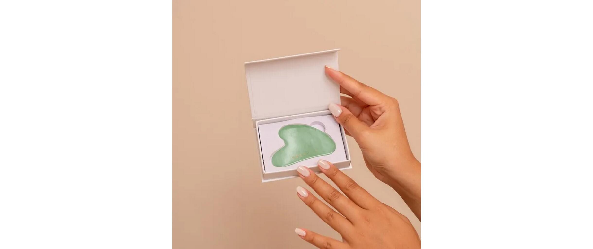 Gua Sha JadeGua Sha für sichtbar glattere Falten und verbesserte Hautstruktur