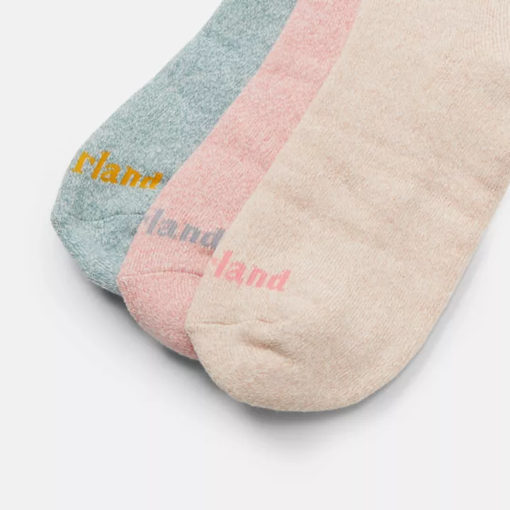 Conjunto de três pares de meias cano médio para mulheres em caixa de presente nas cores rosa/azul claro/rosa claro.