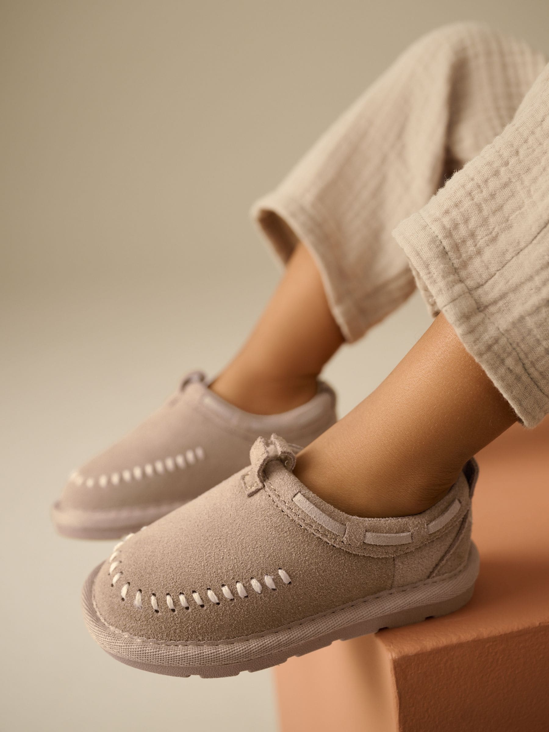 Neutraal - Suede Stitch muiltjes