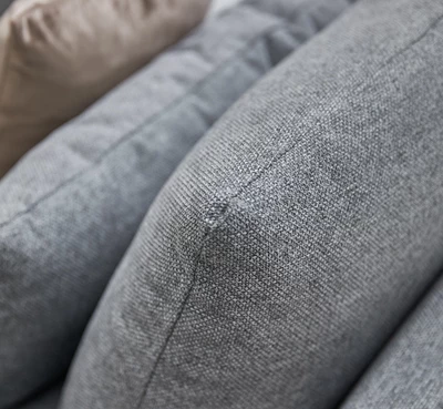 Halmstad højrevendt hjørnesofa med pufafslutning