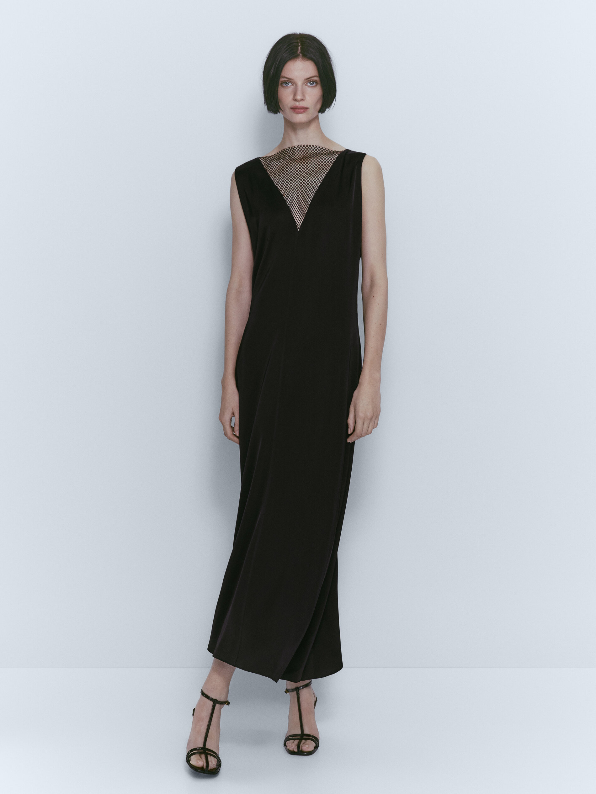 Vestido amplo com detalhes nos ombros - PRETO