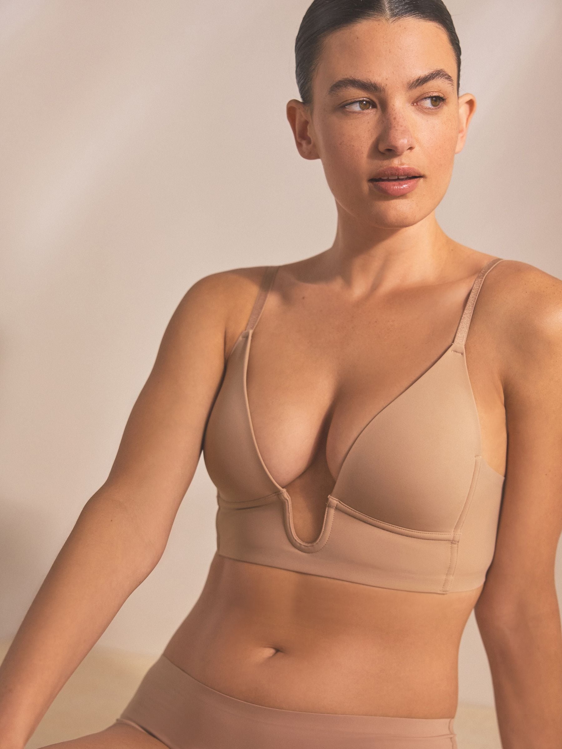 Praline nude - A-E Multiway-bh met diep decolleté