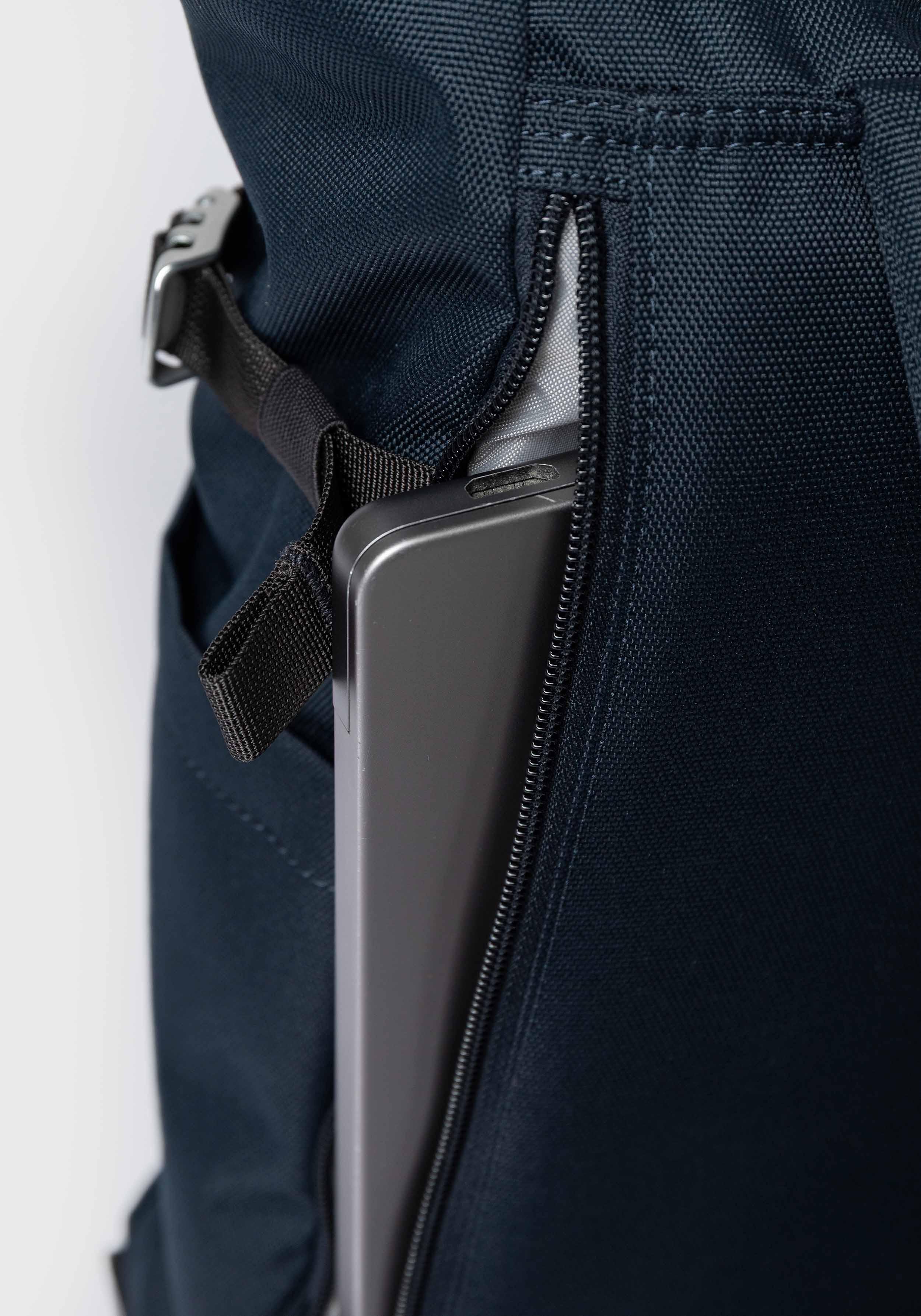 Sandqvist Rucksack Icon Rolltop Backpack M Navy With Black Leather