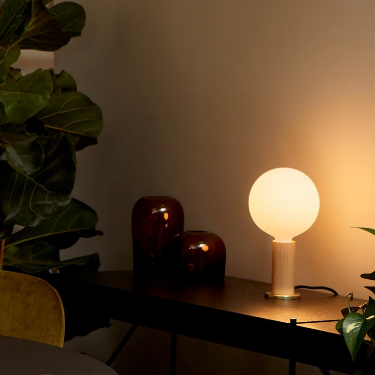Tala LED Knuckle tafellamp met Sphere lichtbron eiken