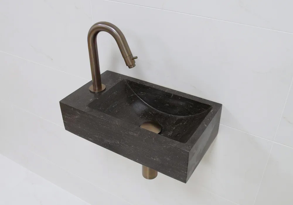 Lambini Designs Recto links natuursteen fonteinset met verouderd messing gebogen fonteinkraan en toebehoren