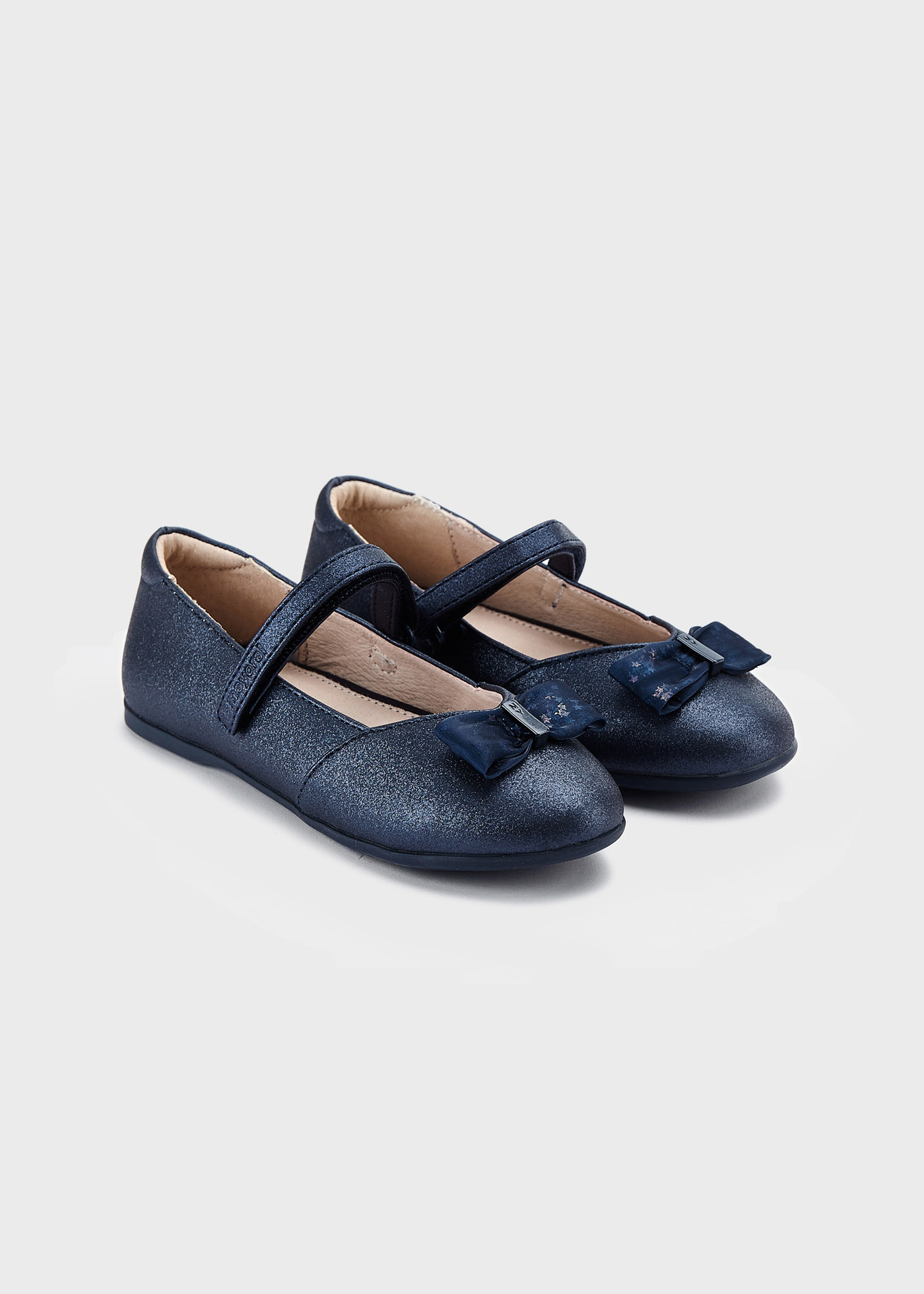 Sapato estilo Mary Jane com palmilha com laço, em couro sustentável, para meninas.