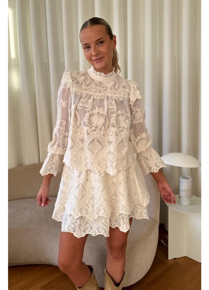 BYIC Ellinoric Lace Mini Skirt
