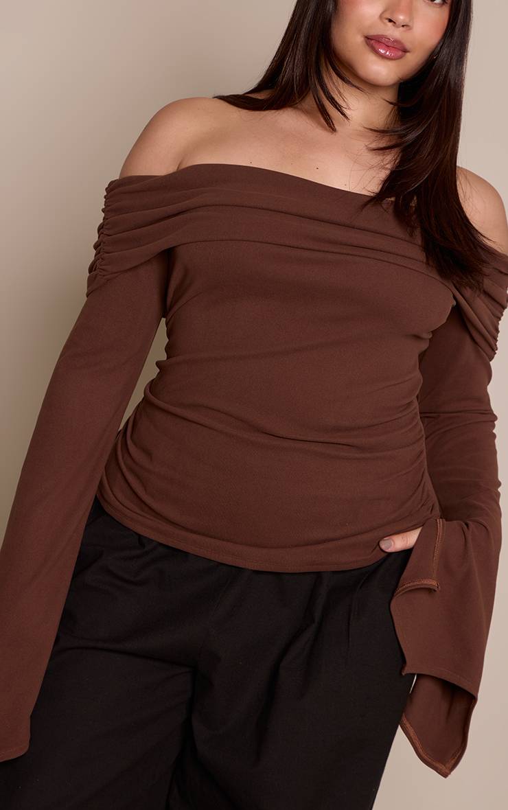 Chocolat Top Grande Taille Épaules Dénudées Détail Froncé Sur Les Côtés Toucher Doux