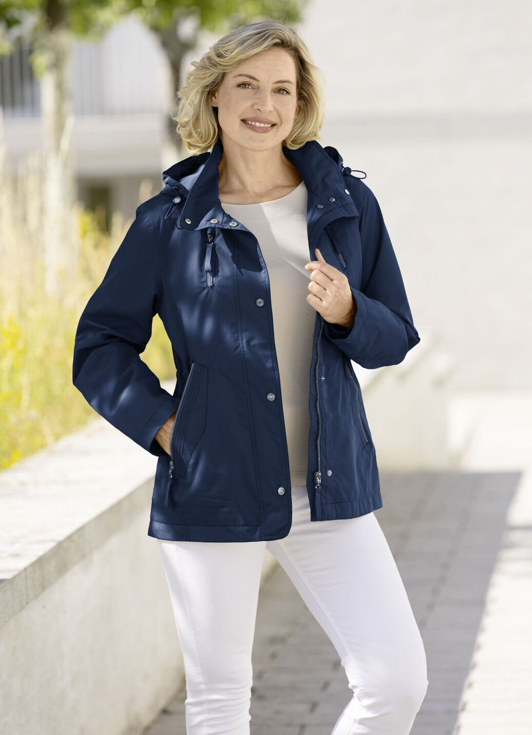 Funktionsjacke mit abnehmbarer Kapuze