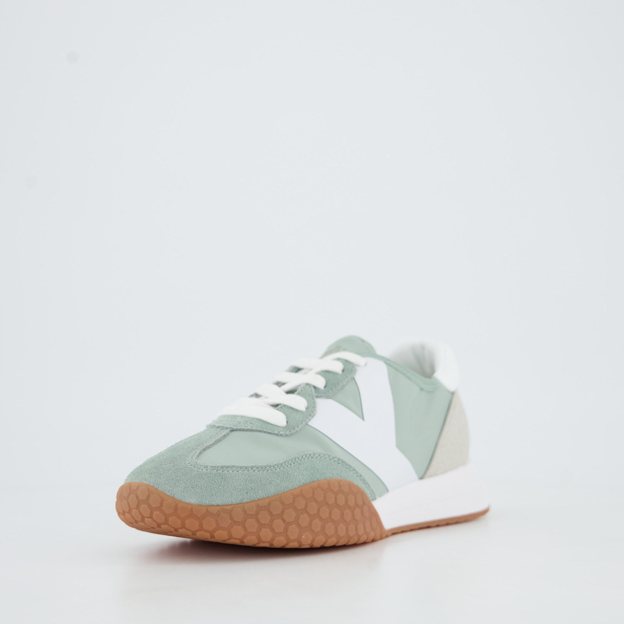 Keh-noo Sneaker