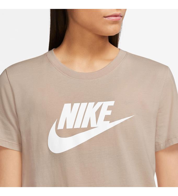 Nike Women Sportswear Essentials T-Shirt