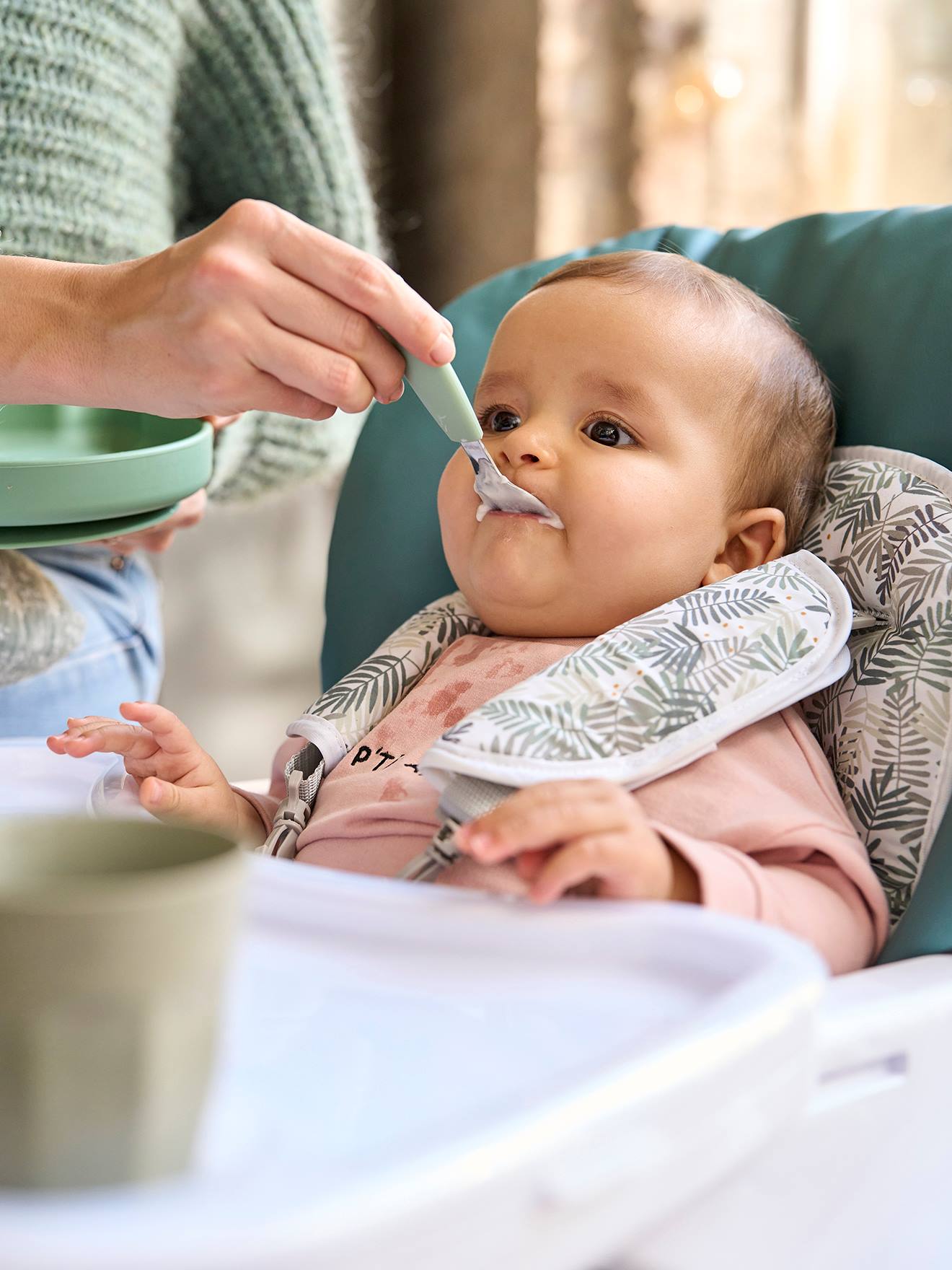 Cadeira alta MagicSeat com múltiplas posições, cinza claro