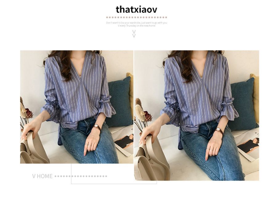 Arroba - Blouse met V-hals en geplooide klokmouwen