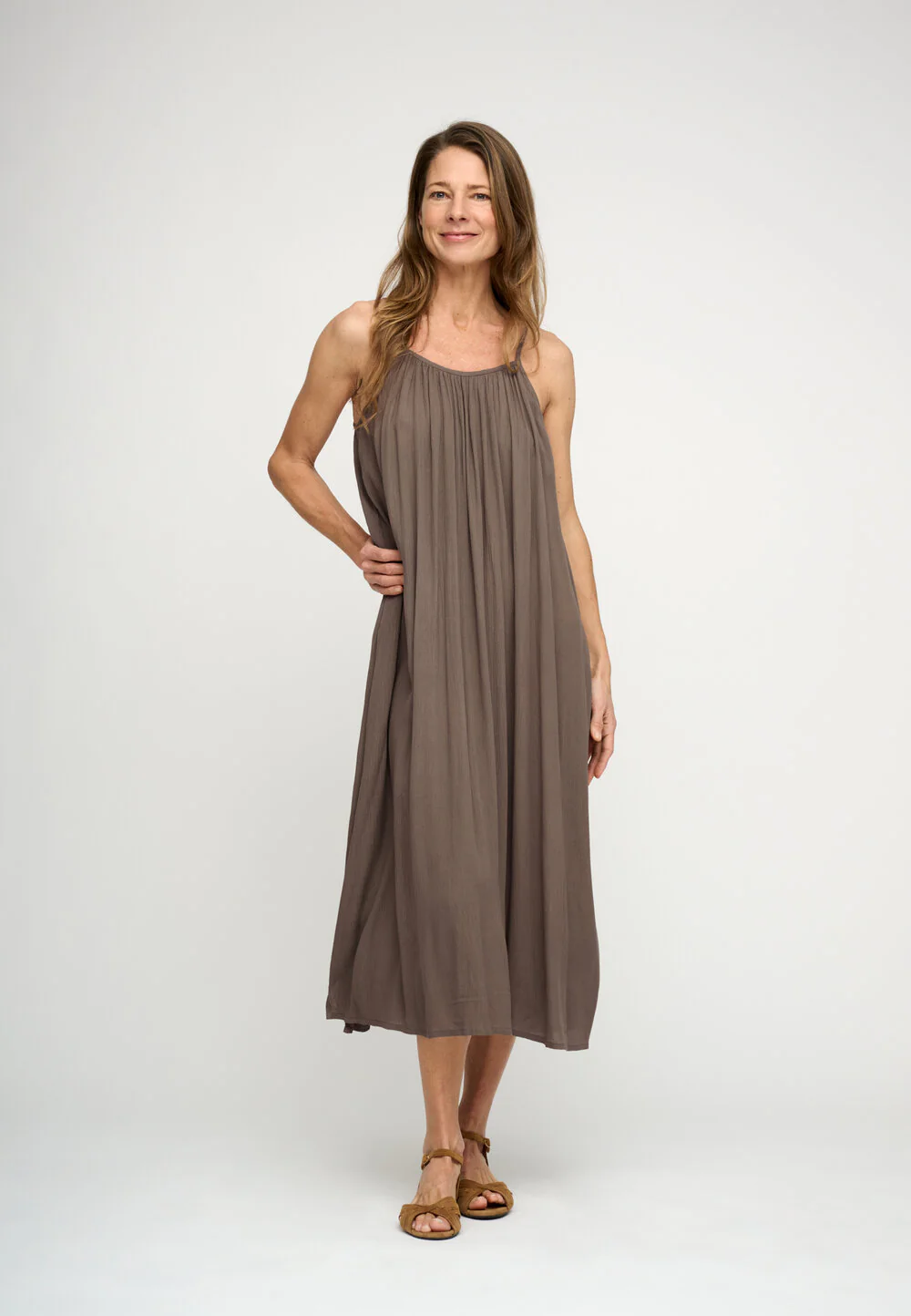 Moshi Moshi Mind  Cave crepe stropkjole - Dark Taupe