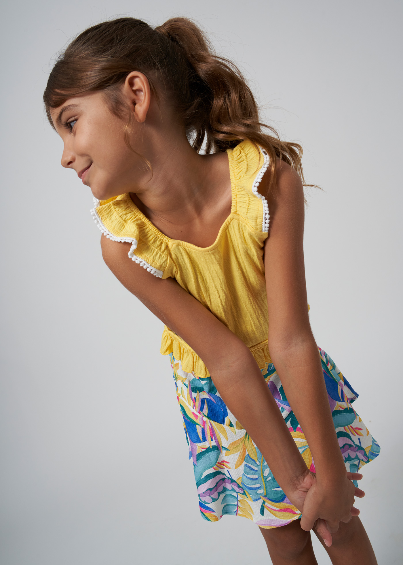 Conjunto de duas peças com recortes para meninas