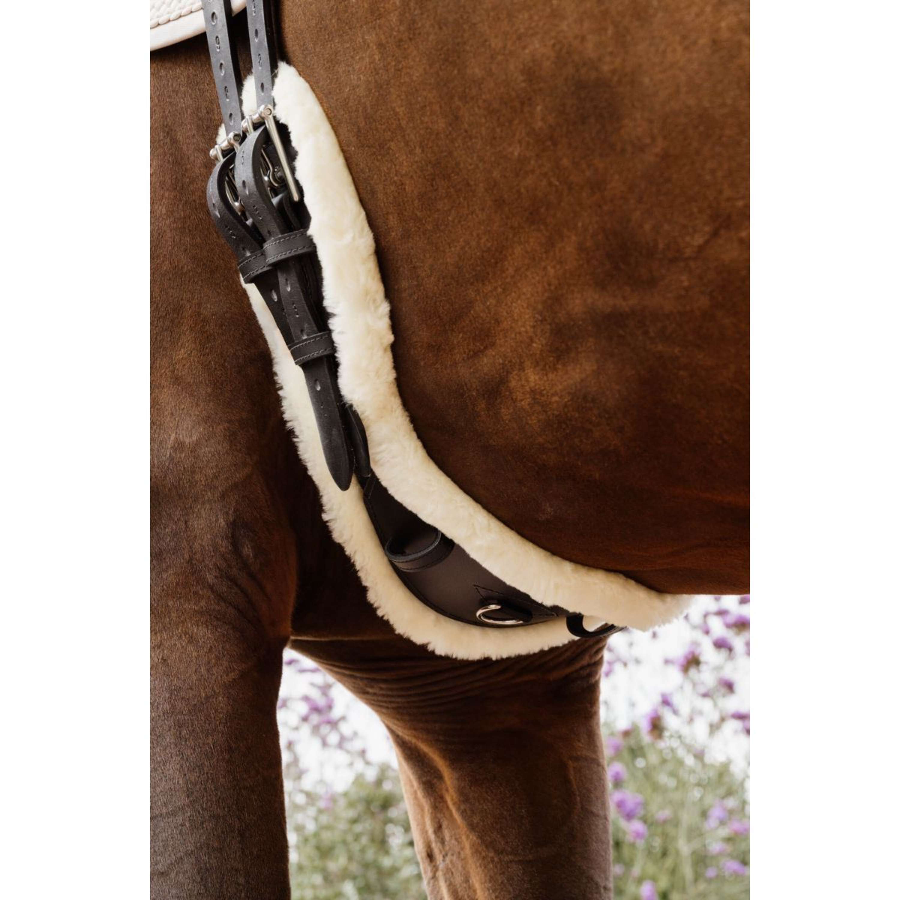 Kentucky Dressuursingel Anatomic Sheepskin Zwart