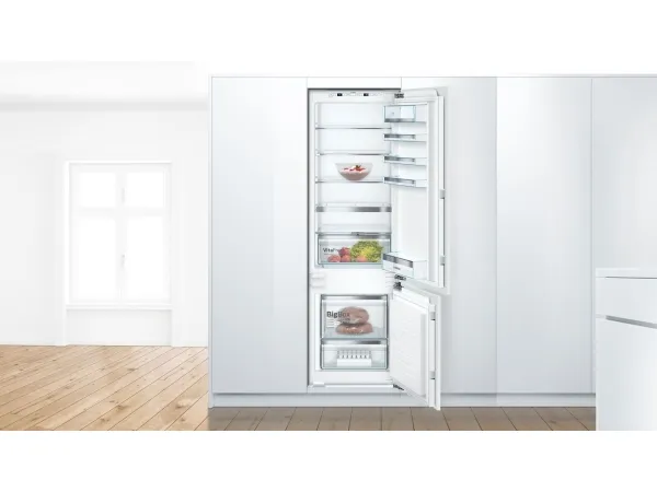 Bosch Serie | 6 KIS87AFE0 - Køleskab/fryser - bund-fryser - til indbygning - niche - bredde: 56 cm - dybde: 55 cm - højde: 177.5 cm - 272 liter - Klasse E - Fladhængsel