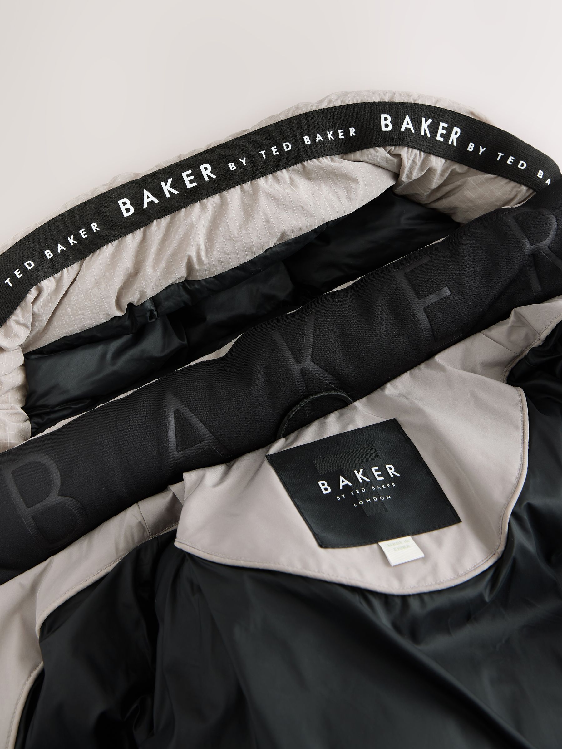 Baker by Ted Baker Baker by Ted Baker Naturel Regenbestendige Gevoerde jas