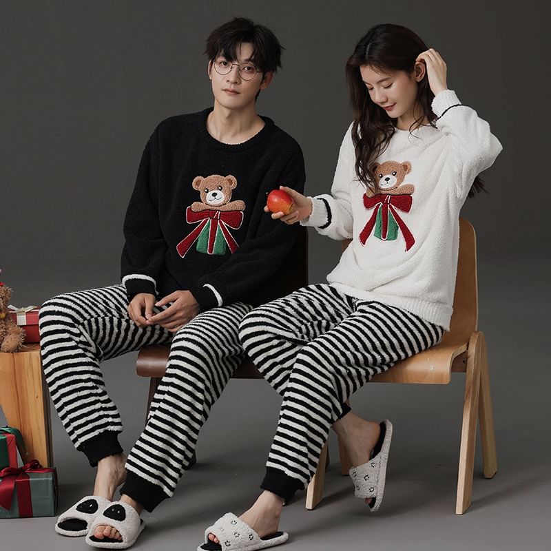 PERKARP - Koppel bijpassende pyjamaset: ronde hals sweatshirt met patroon + gestreepte broek