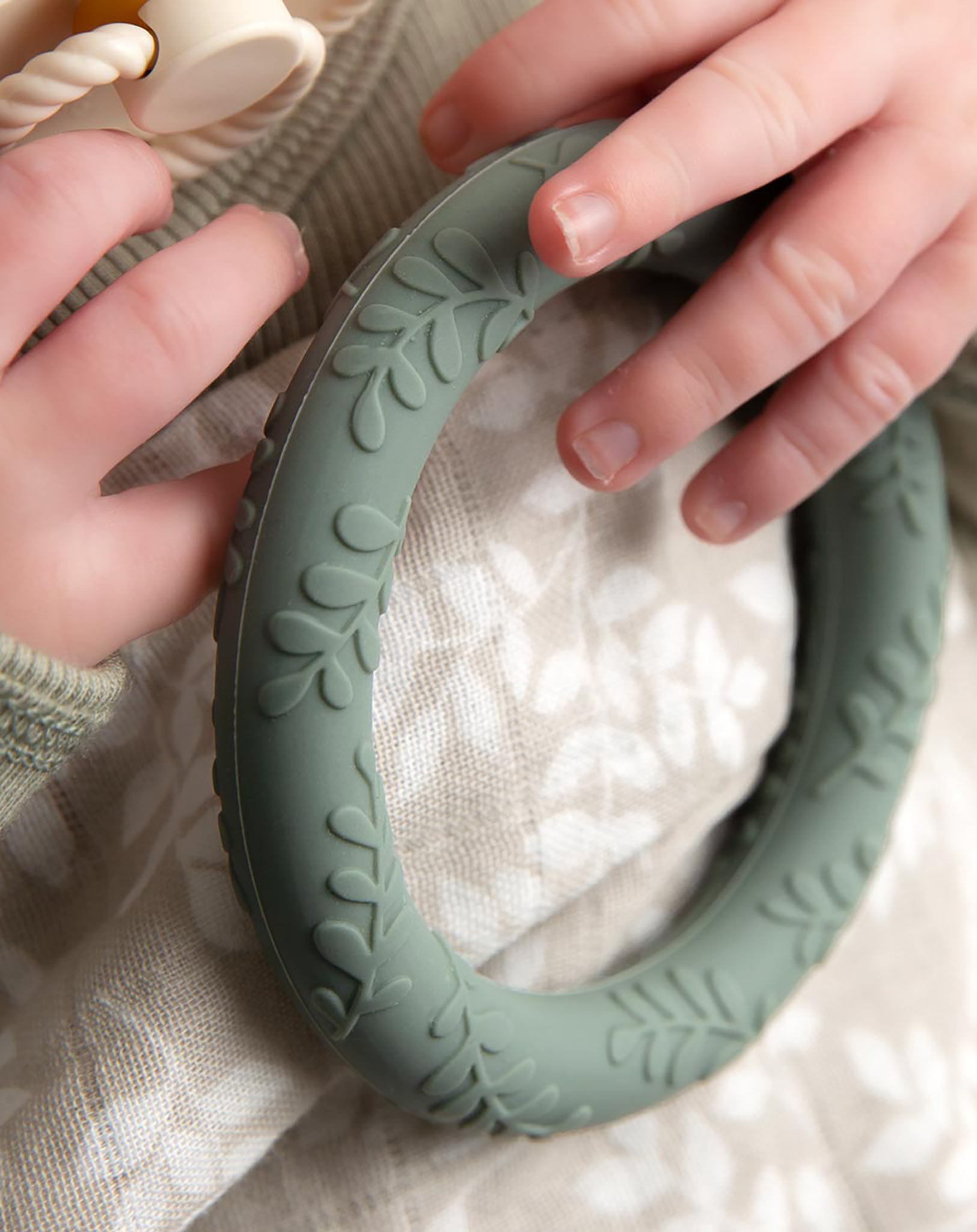 Silikon-Beißring LEAVES 2er-Set in sage cream