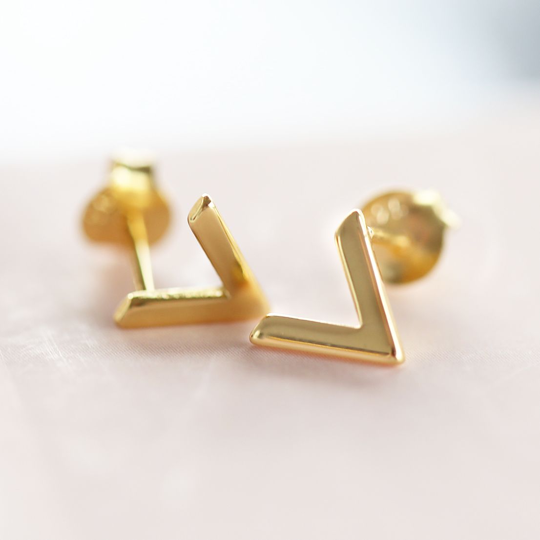 Zilveren oorbellen goldplated V