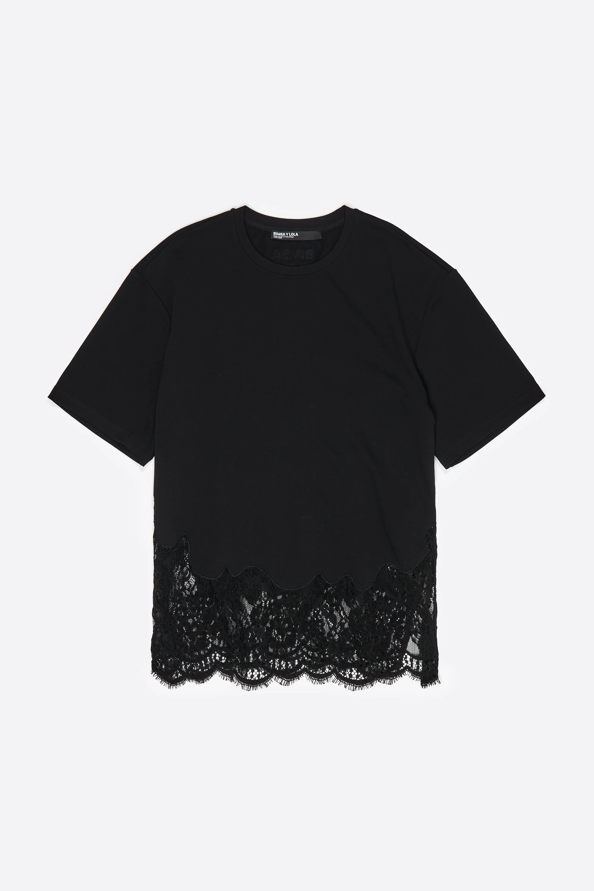 Camiseta preta de renda oversized