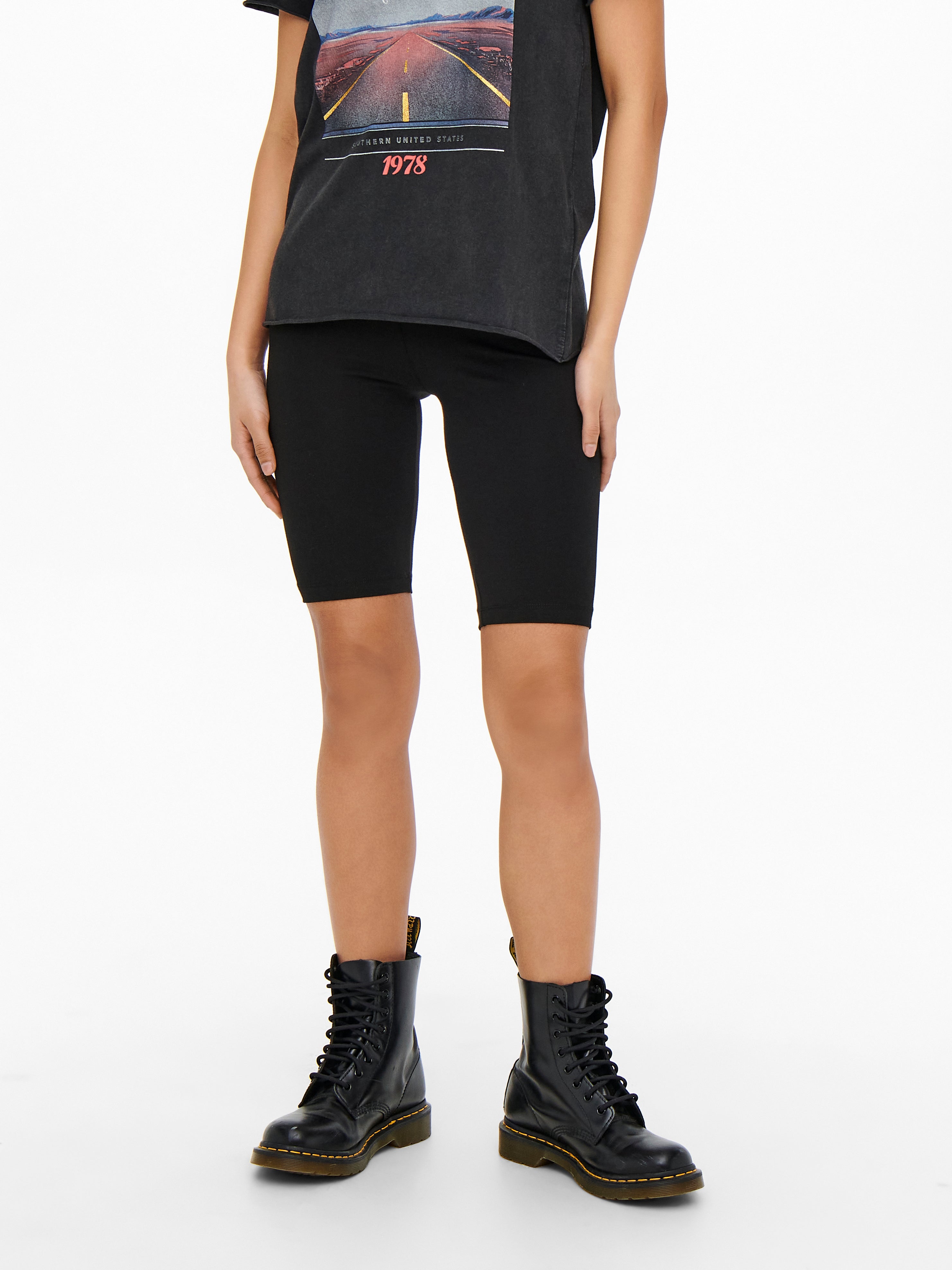 ONLLOVE Normal geschnitten Shorts Black