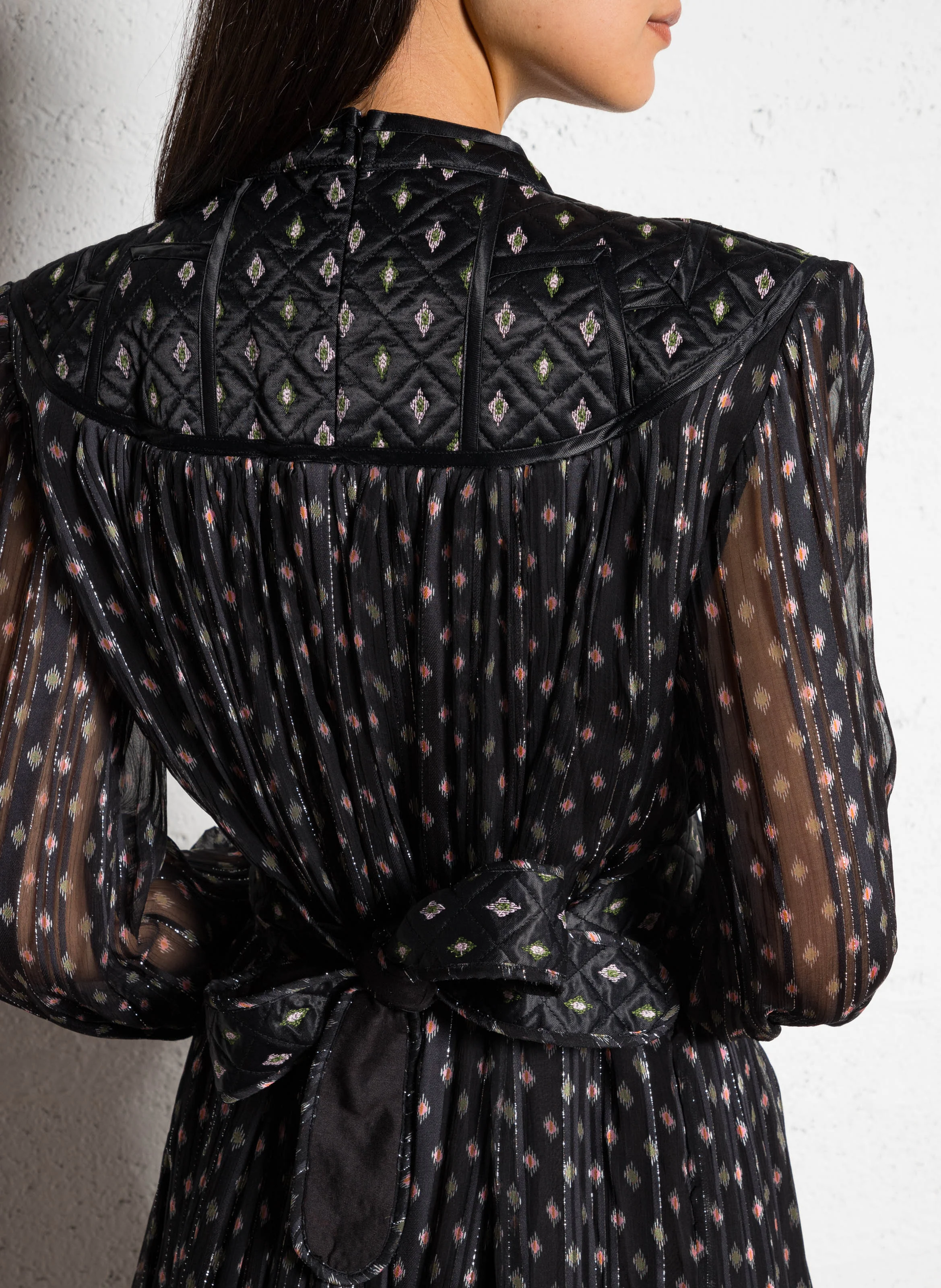 RONNI - Robe longue matelassée à motifs | Noir