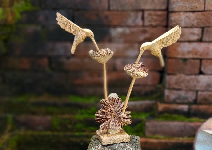 Holzskulptur 'Kolibris', natur, B 20-30 cm, H 20-30 cm, T 12 cm von fischer's lagerhaus
