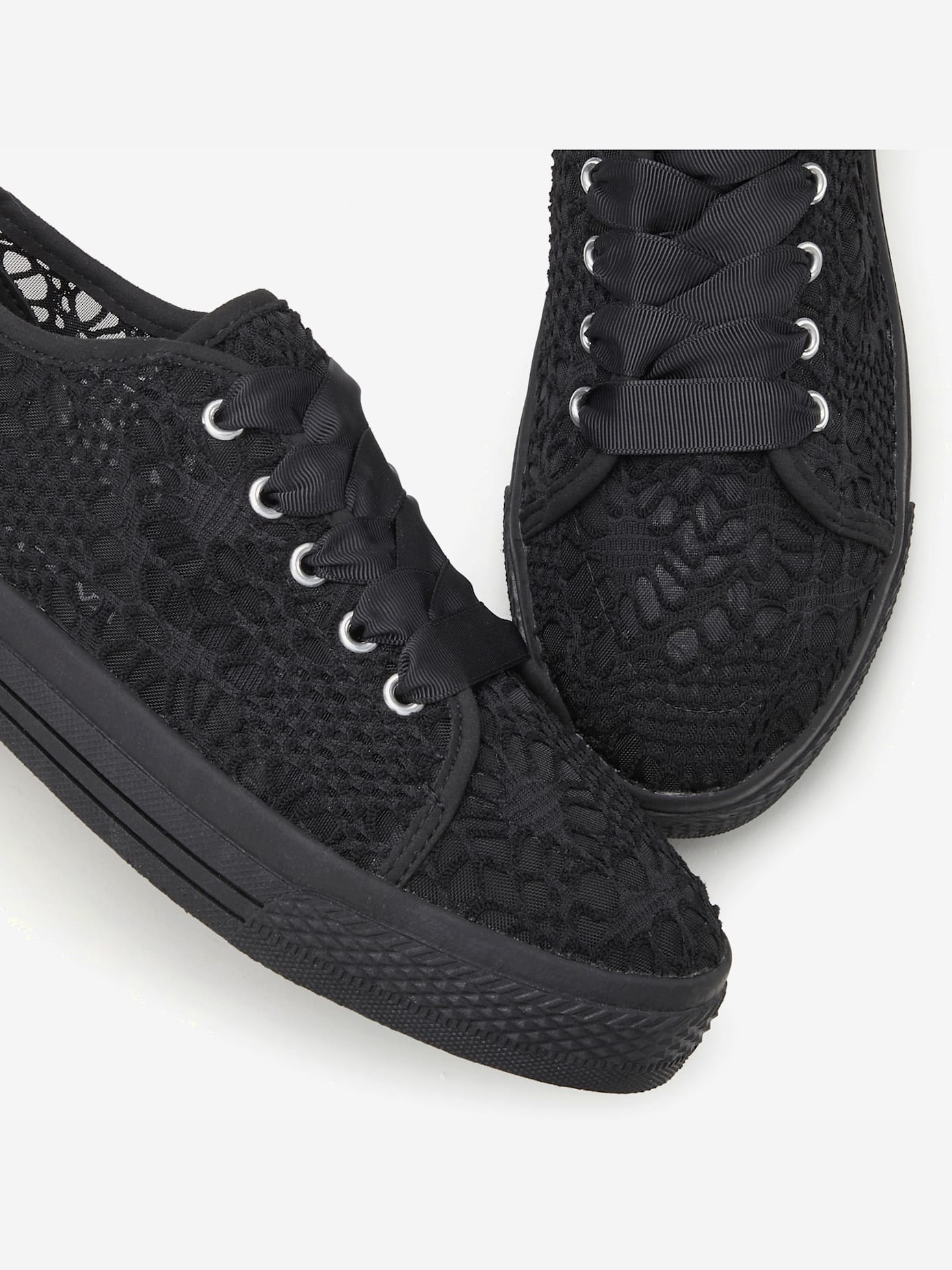 Baskets sneakers avec dentelle tendance et semelle compensée légère