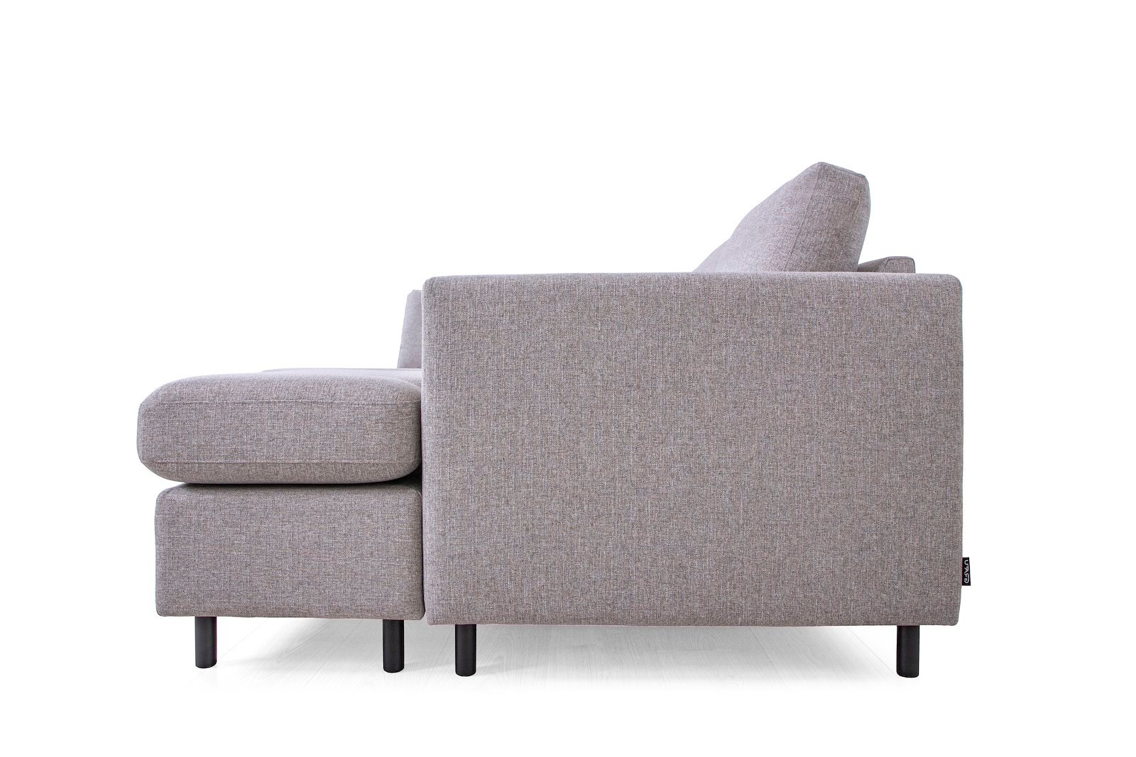 Oslo Plus U-sofa Åpen ende venstre med 2-seter og sjeselong høyre. Tekstil Hygge 91 Grey med sorte ben