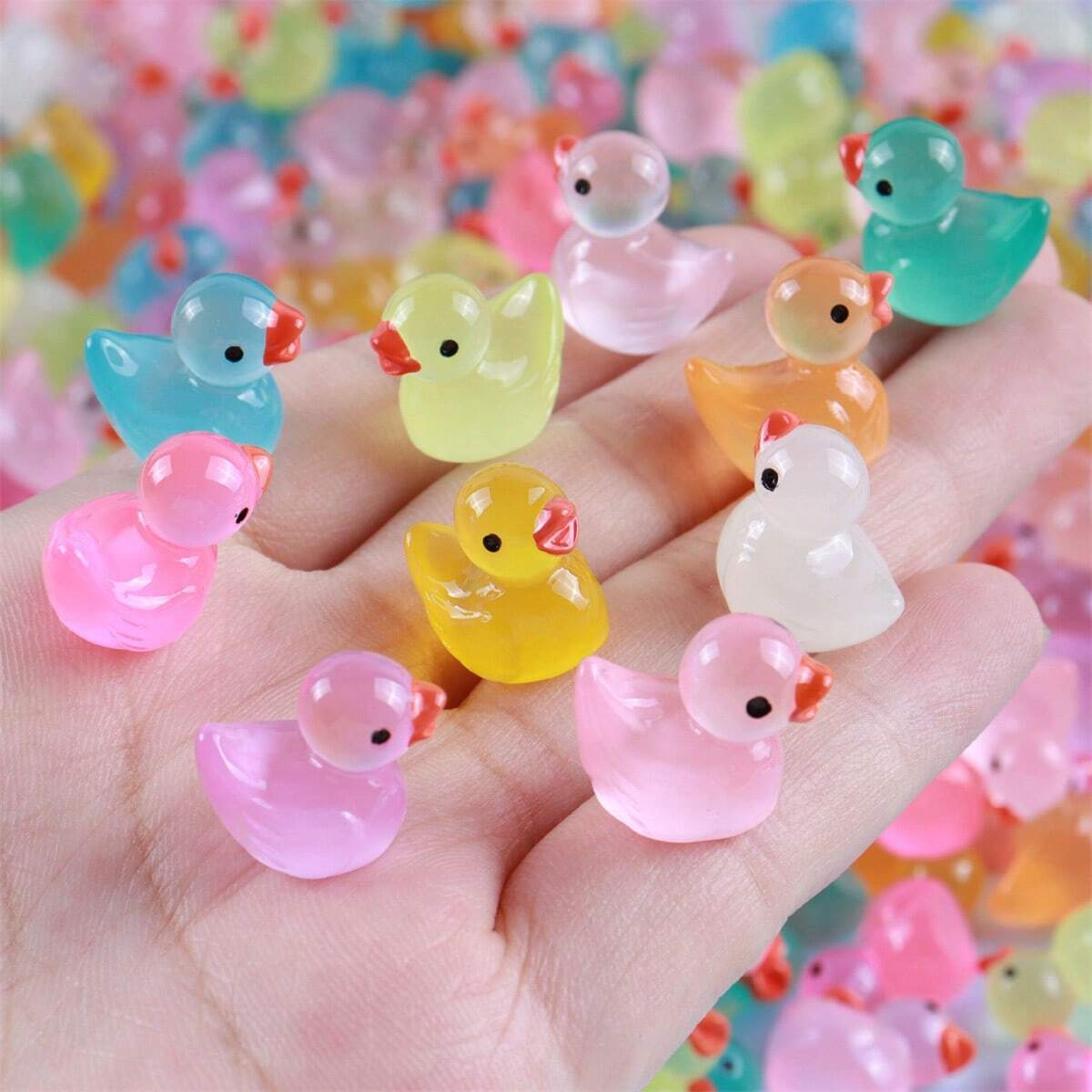 (100er Set) 17mm Fluoreszierende Enten Figuren Leuchtende Mini Entchen Garten Deko - Assortiert