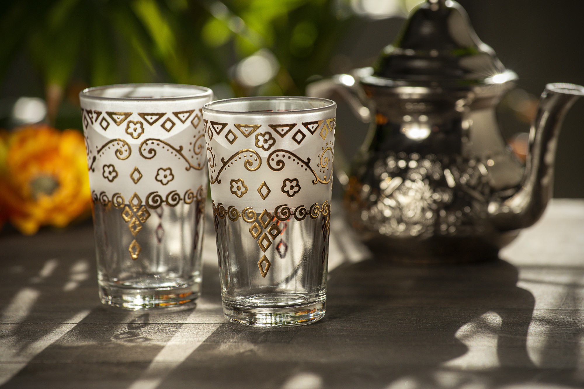 Teeglas, gold, weiß, Ø 5 cm, H 9 cm zu 4,80