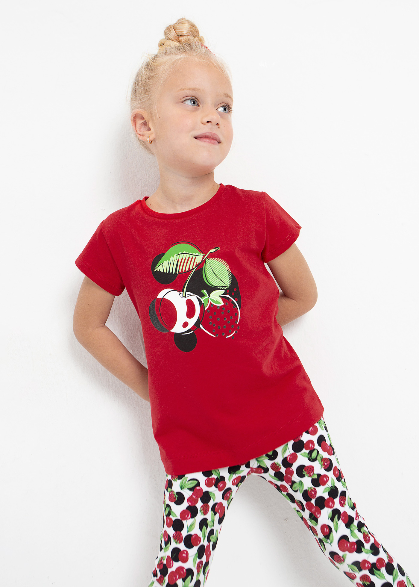 Camiseta feminina com estampa sustentável em algodão.