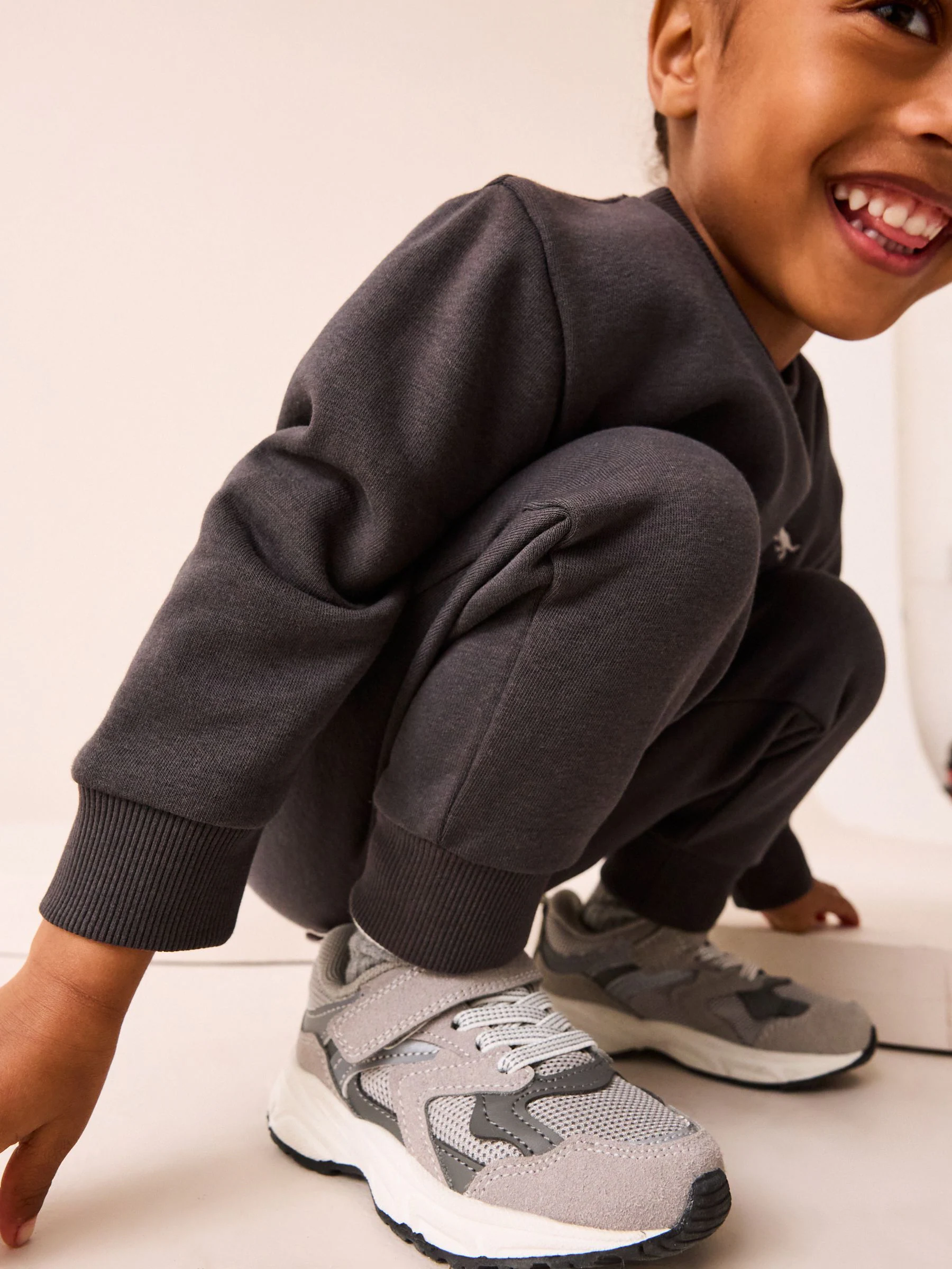 Grijs - Sneakers met klittenbandsluiting en elastische veters