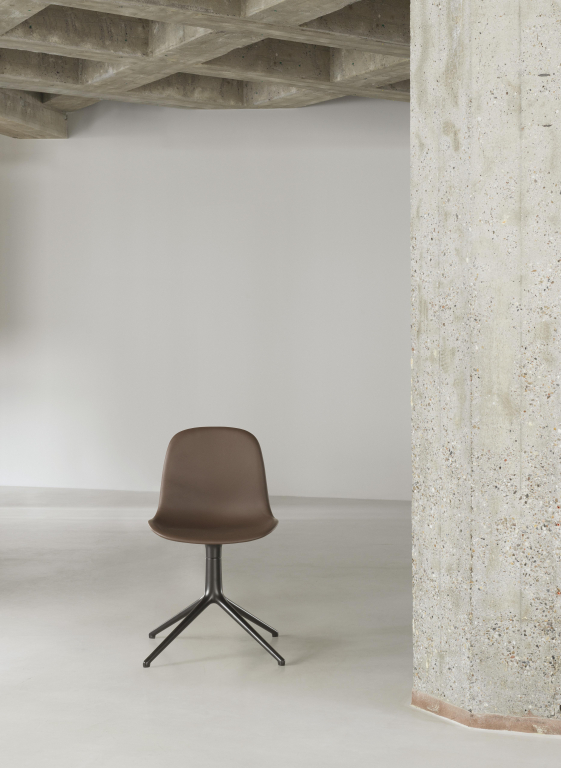 Normann Copenhagen Form swivel stoel gestoffeerd Synergy Grey