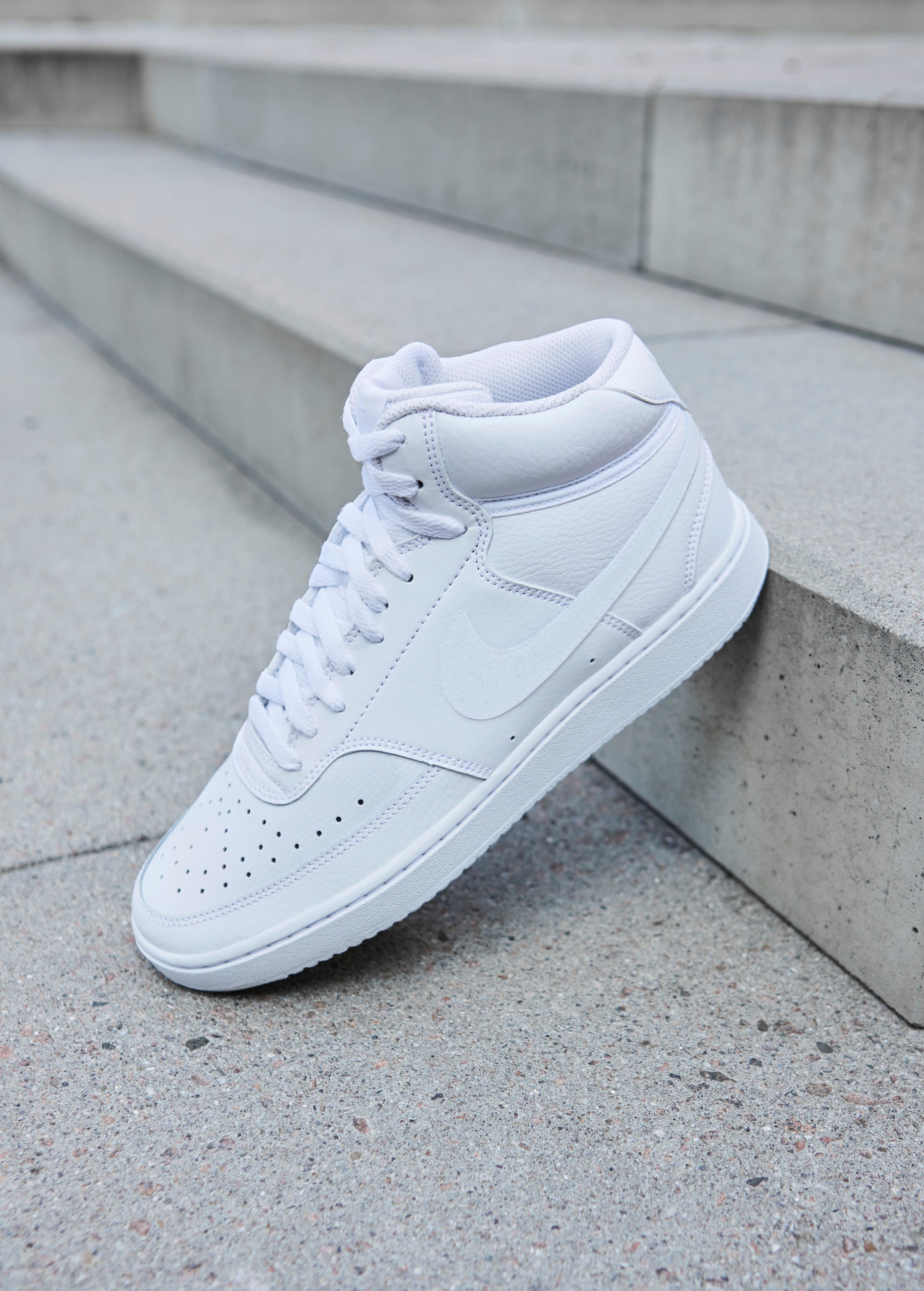 Nike Sportswear Sneaker »Wmns Court Vision Mid«  Design auf den Spuren des Air Force 1